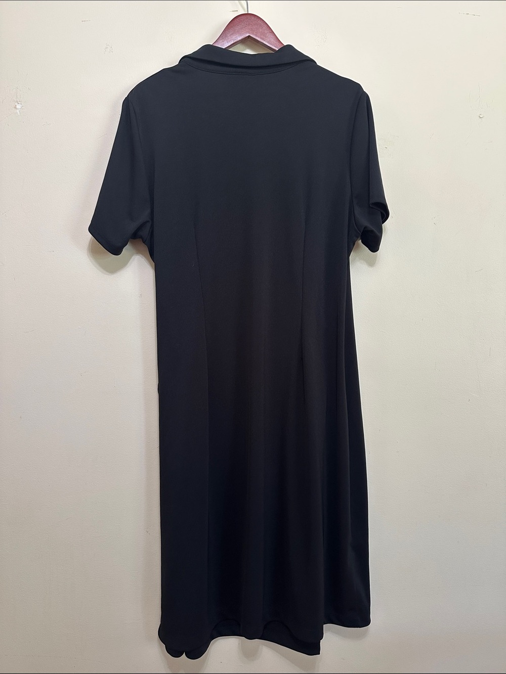 Venezia Black Short-Sleeve Wrap Midi Dress with Collar - Picture 3 of 3
